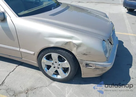 2000 Mercedes-Benz E 320 z USA, uszkodzony, nr VIN WDBJF65J8YB108288